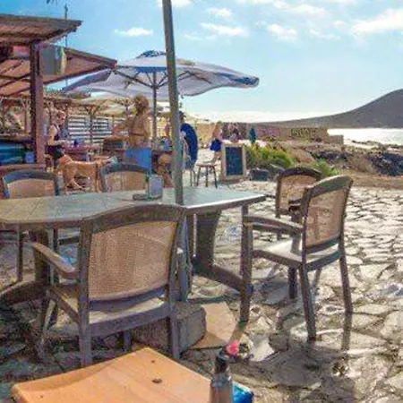 House With 3 Bedrooms In Granadilla With Wonderful Mountain View Shared Pool Furnished Terrace 100 M From The Beach Дом отдыха Гранадилла-де-Абона