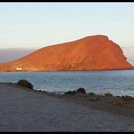 House With 3 Bedrooms In Granadilla With Wonderful Mountain View Shared Pool Furnished Terrace 100 M From The Beach * Гранадилла-де-Абона
